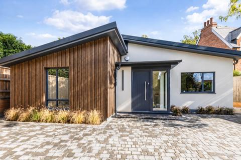 2 bedroom detached house for sale, Leatherhead Road, Oxshott, Leatherhead, Surrey, KT22