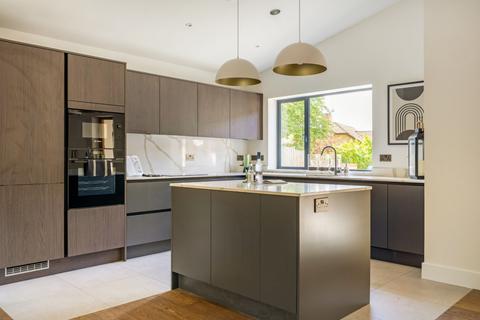 2 bedroom detached house for sale, Leatherhead Road, Oxshott, Leatherhead, Surrey, KT22
