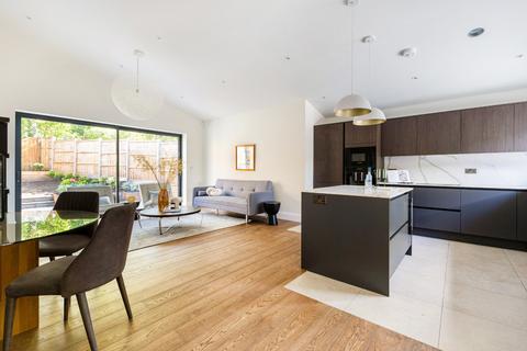 2 bedroom detached house for sale, Leatherhead Road, Oxshott, Leatherhead, Surrey, KT22