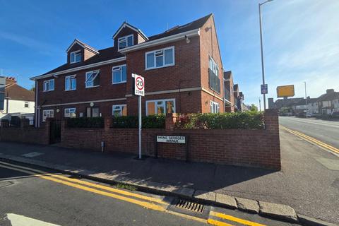 4 bedroom duplex to rent, King Georges Avenue, Watford, Hertfordshire, WD18