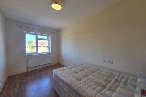4 bedroom duplex to rent, King Georges Avenue, Watford, Hertfordshire, WD18