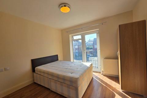 4 bedroom duplex to rent, King Georges Avenue, Watford, Hertfordshire, WD18