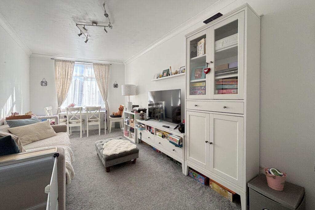 Apartment in Talbot Village, Ensbury Park, Bournemouth - View 2