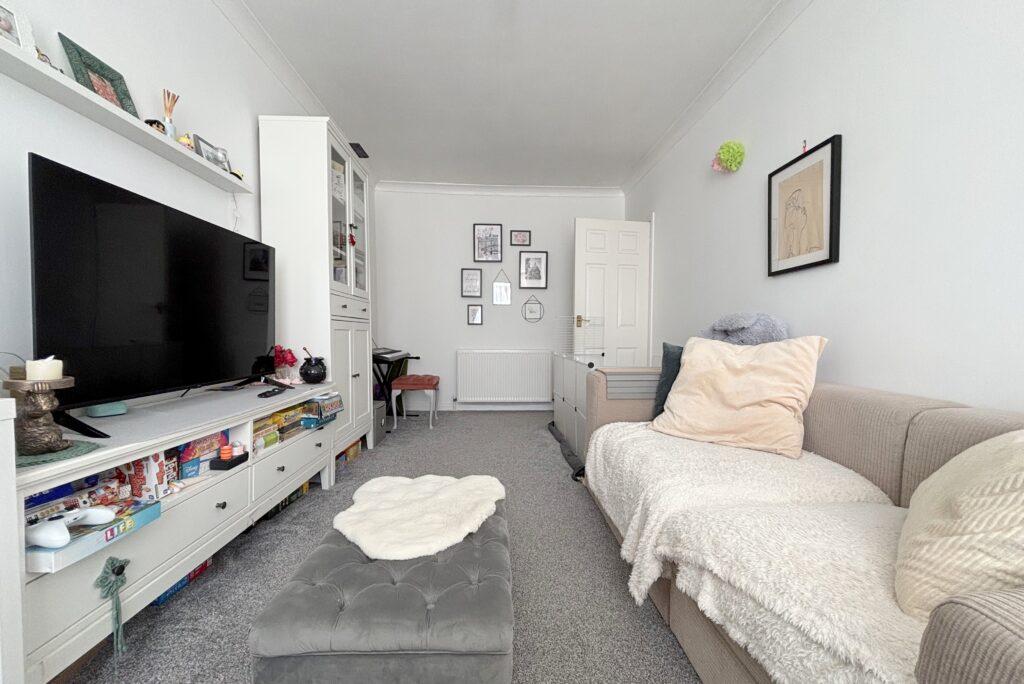 Apartment in Talbot Village, Ensbury Park, Bournemouth - More