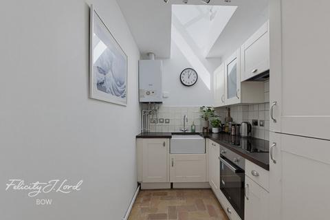 2 bedroom cottage for sale, Fairfield Road, London