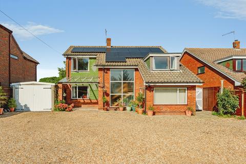 5 bedroom detached house for sale, Smallfield Road, Horley