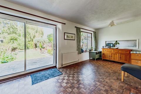5 bedroom detached house for sale, Smallfield Road, Horley