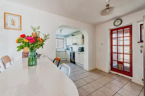 5 bedroom detached house for sale, Smallfield Road, Horley