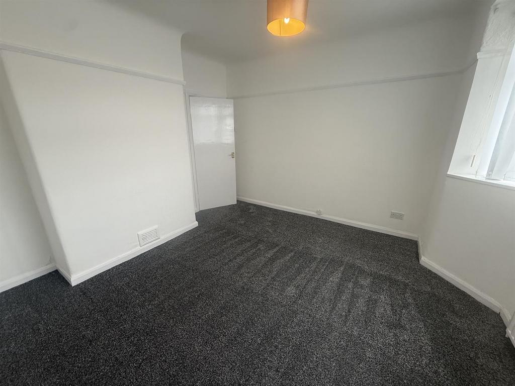 Apartment in Birkenhead - View 4