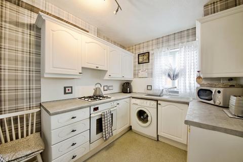 2 bedroom end of terrace house for sale, Putney Gardens, Chadwell Heath, Romford, RM6
