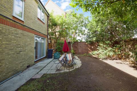 2 bedroom end of terrace house for sale, Putney Gardens, Chadwell Heath, Romford, RM6