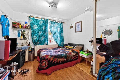 8 bedroom semi-detached house for sale, Holders Hill Avenue, London