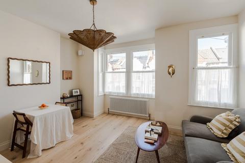 2 bedroom flat for sale, Charteris Road, London