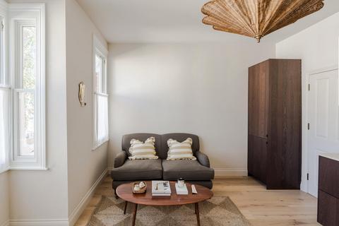 2 bedroom flat for sale, Charteris Road, London