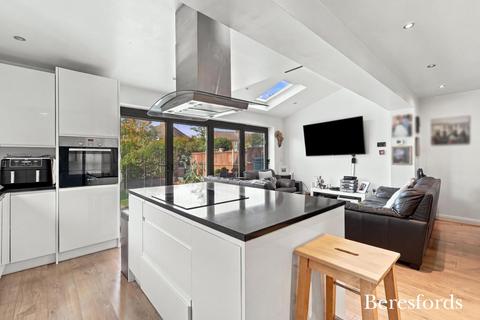 5 bedroom semi-detached house for sale, Eastern Avenue, Aveley, RM15