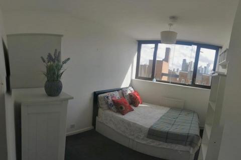 4 bedroom flat to rent, Crondall Street