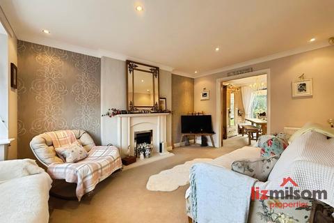 4 bedroom detached house for sale, De Ruthyn Close, Swadlincote DE12