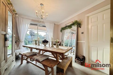 4 bedroom detached house for sale, De Ruthyn Close, Swadlincote DE12