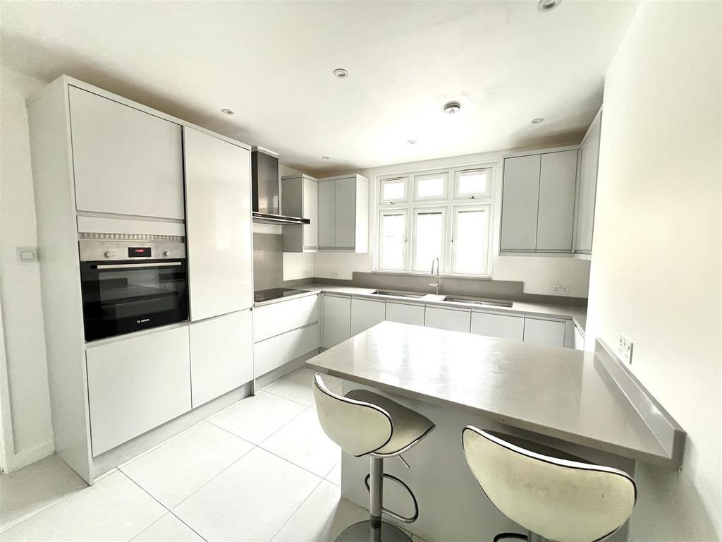 House in Surbiton - View 2