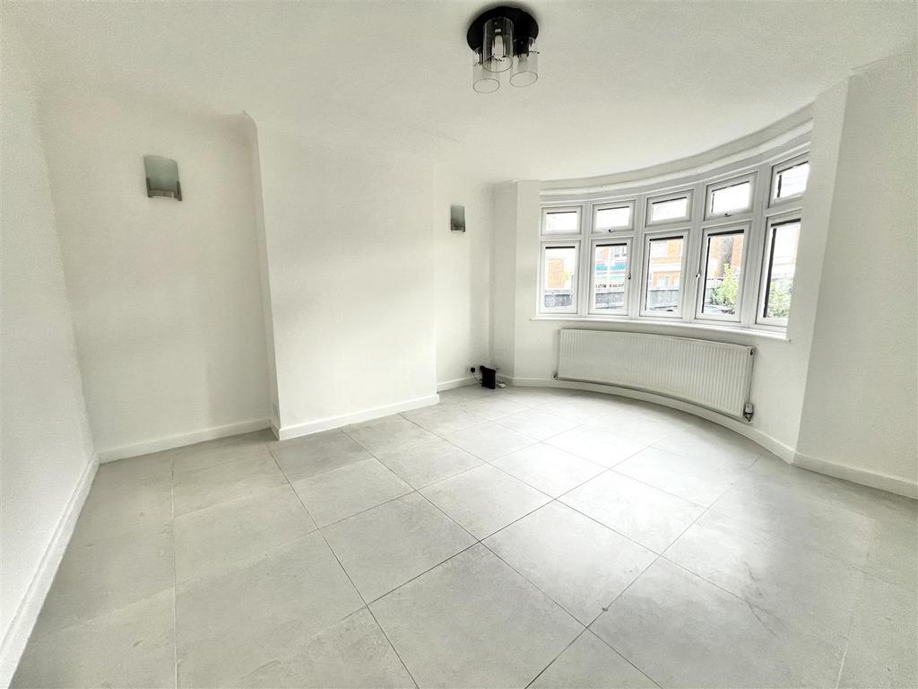 House in Surbiton - View 3