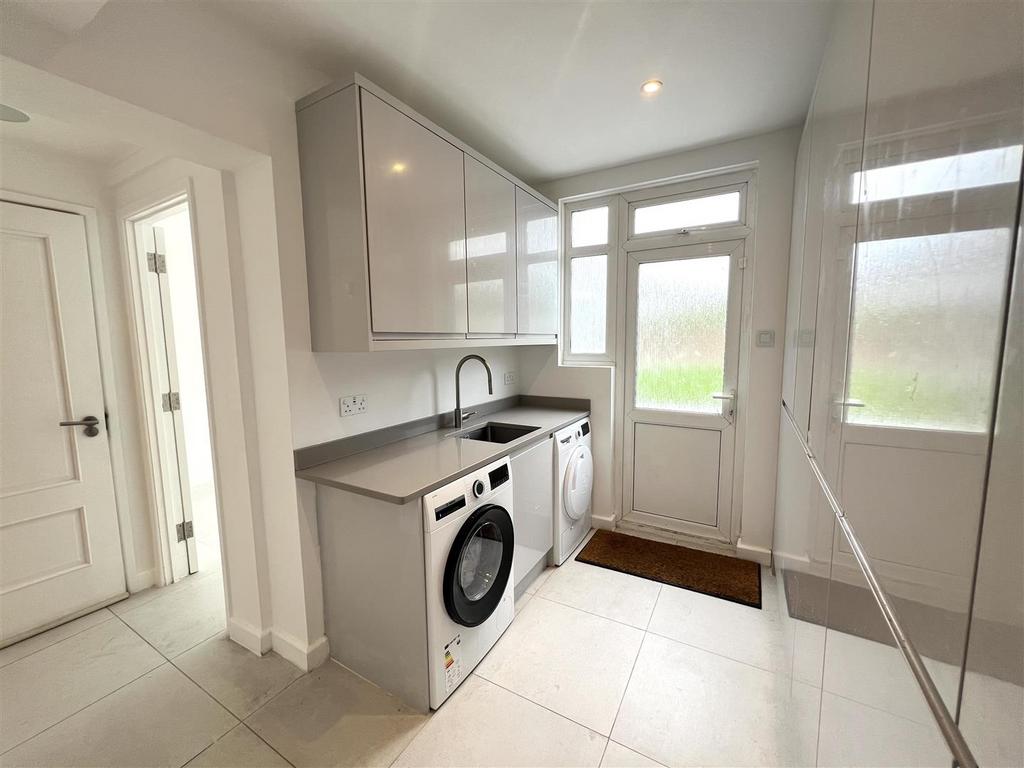 House in Surbiton - View 5