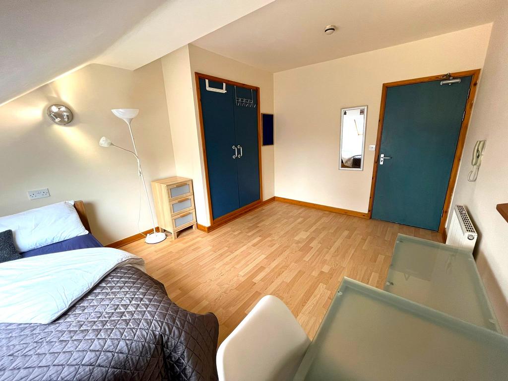 House in Nottingham - View 3