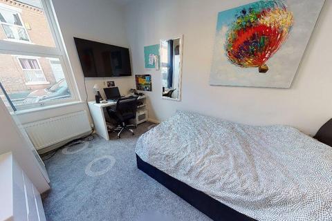 1 bedroom in a house share to rent, City Road, Nottingham NG7
