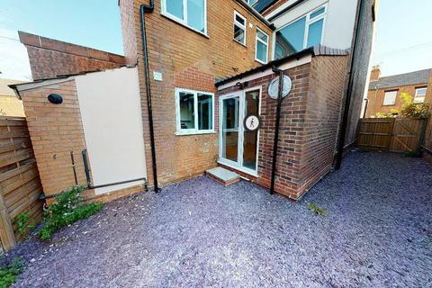 1 bedroom in a house share to rent, Lace Street, Nottingham NG7