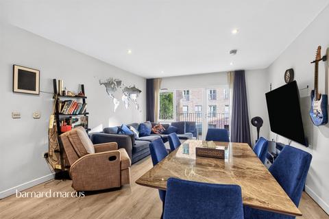 2 bedroom flat for sale, Royal Engineers Way, London