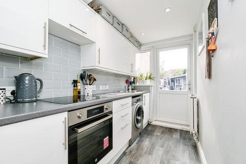 3 bedroom terraced house for sale, Spinney Gardens, Dagenham, RM9