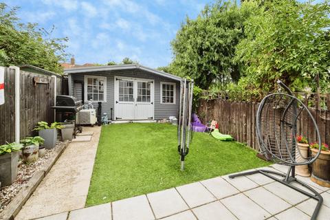 3 bedroom terraced house for sale, Spinney Gardens, Dagenham, RM9