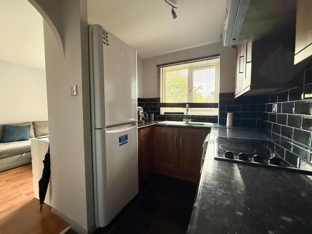 Apartment in Grays - View 4