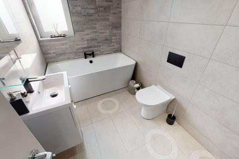 1 bedroom in a house share to rent, Albert Road, Nottingham NG7