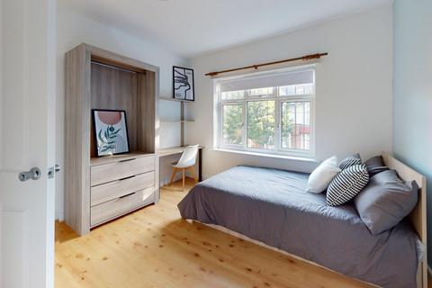 4 bedroom house to rent, Rolleston Drive, Nottingham NG7