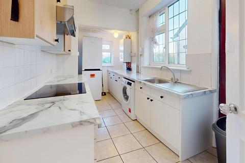 4 bedroom house to rent, Rolleston Drive, Nottingham NG7