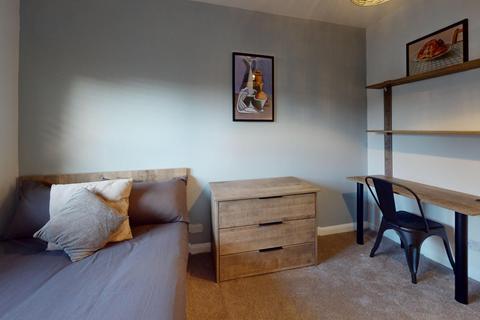 4 bedroom house to rent, Heron Drive, Nottingham NG7