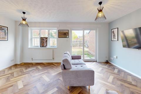 4 bedroom house to rent, Heron Drive, Nottingham NG7