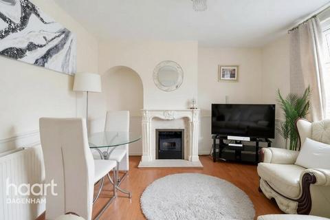 3 bedroom terraced house for sale, Rowney Gardens, Dagenham