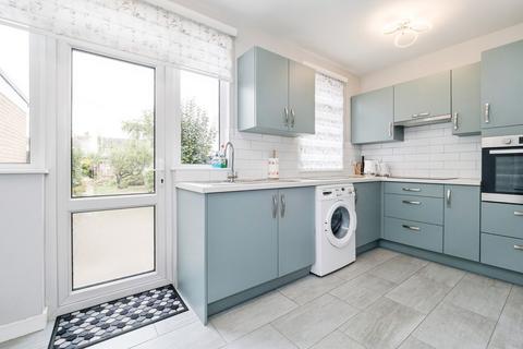 2 bedroom terraced house for sale, Harwood Avenue, HORNCHURCH, Essex, RM11