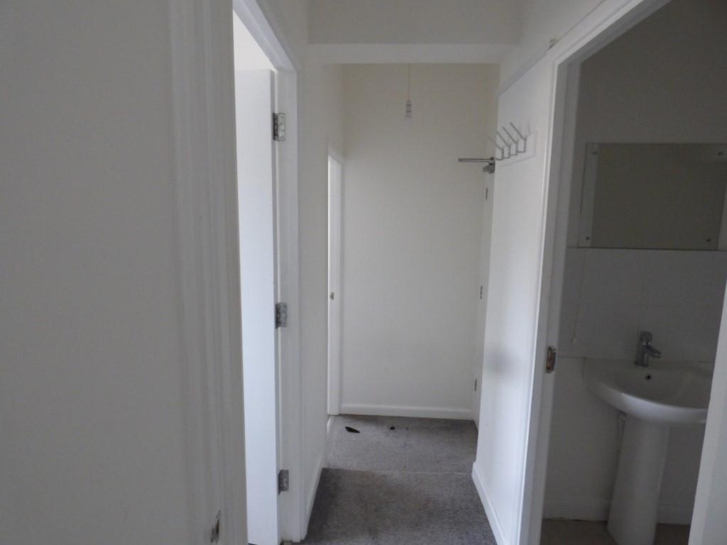 House in 4 East Hill - View 2