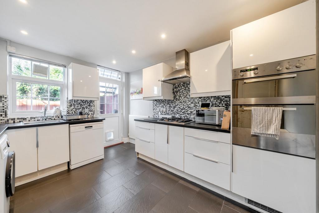 Apartment in London - View 3