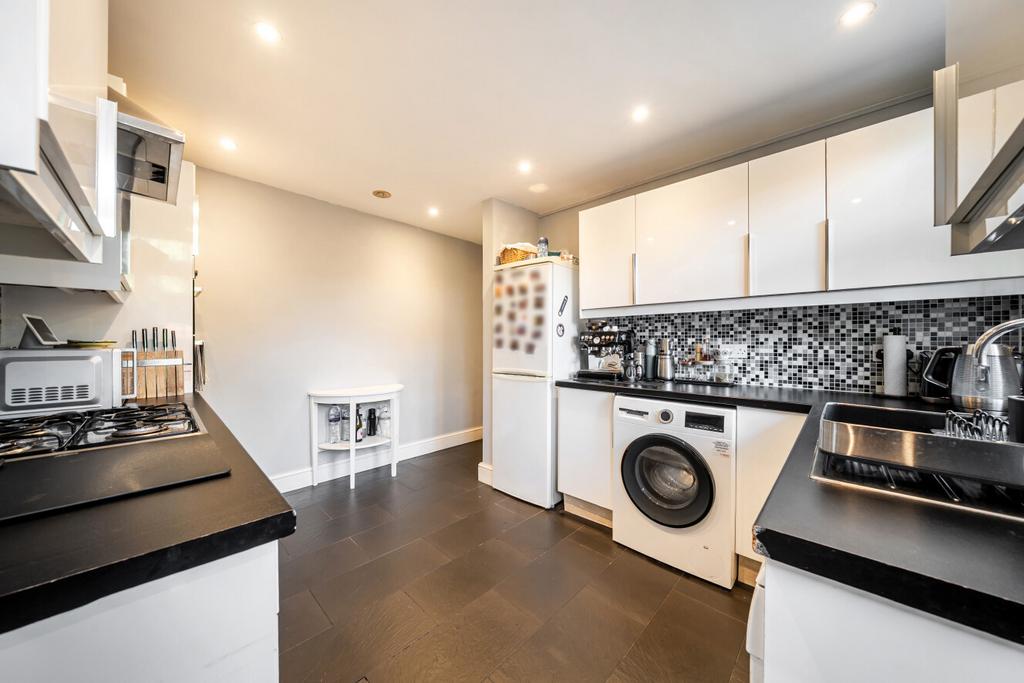 Apartment in London - View 5