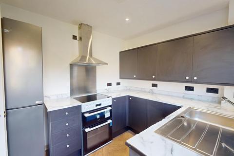 4 bedroom house to rent, Heron Drive, Nottingham NG7