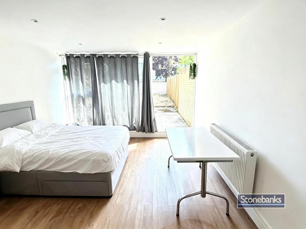 House in Uxbridge - More