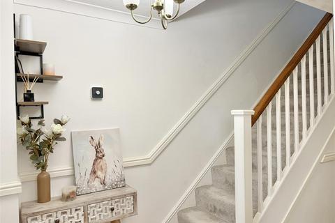 3 bedroom detached house to rent, Lake End Drive, Telford TF3