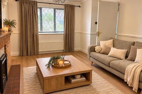3 bedroom detached house to rent, Lake End Drive, Telford TF3