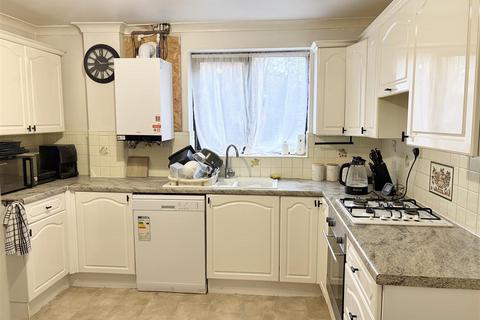 3 bedroom detached house to rent, Lake End Drive, Telford TF3