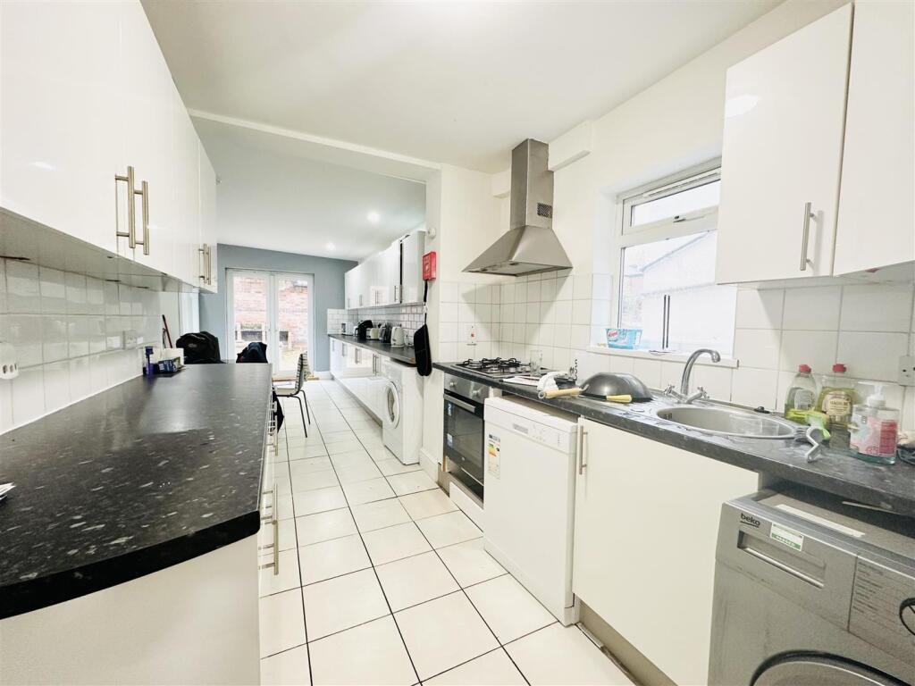 House in Nottingham - View 4