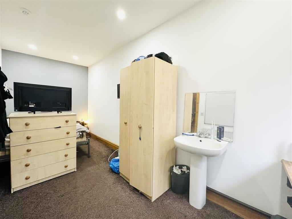 House in Nottingham - View 5
