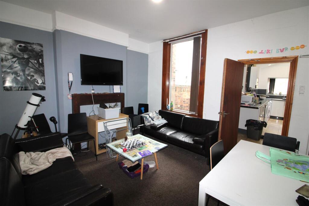 House in Nottingham - View 5